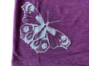 t-shirt-zwetschke-mit-schmetterling-merinowolle-seide-biogots-100-bio-wolle-seide-tencel-original-von-gluckskind-hoher-uv-schutz-602719 t-shirt-zwetschke-mit-schmetterling-merinowolle-seide-biogots-100-bio-wolle-seide-tencel-original-von-gluckskind-hoher-uv-schutz-602719