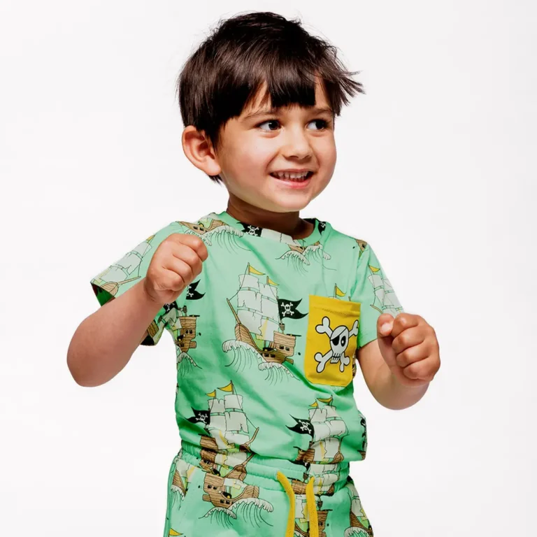 T-shirt med piratskibe Minty green tea 2