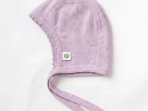 Lille Barn strikmutsje wol lavender Frost met motief